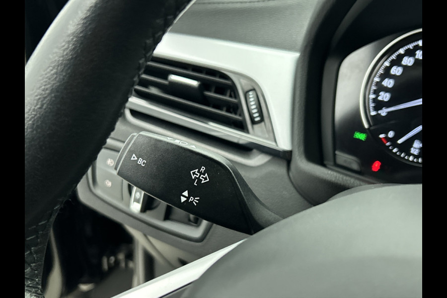 BMW X2 SDrive18i Executive(Dealer OnderH, Navi, StoelV, Camera, Parkeersensoren, Climate Con, Etc)