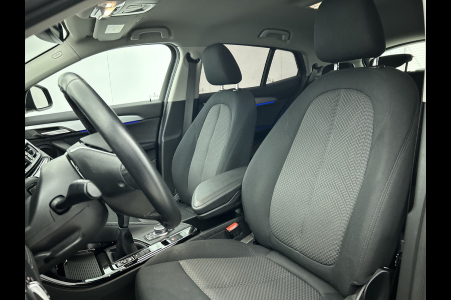 BMW X2 SDrive18i Executive(Dealer OnderH, Navi, StoelV, Camera, Parkeersensoren, Climate Con, Etc)