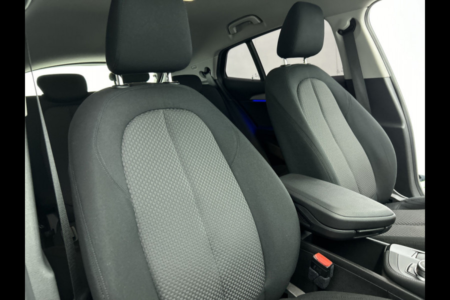 BMW X2 SDrive18i Executive(Dealer OnderH, Navi, StoelV, Camera, Parkeersensoren, Climate Con, Etc)