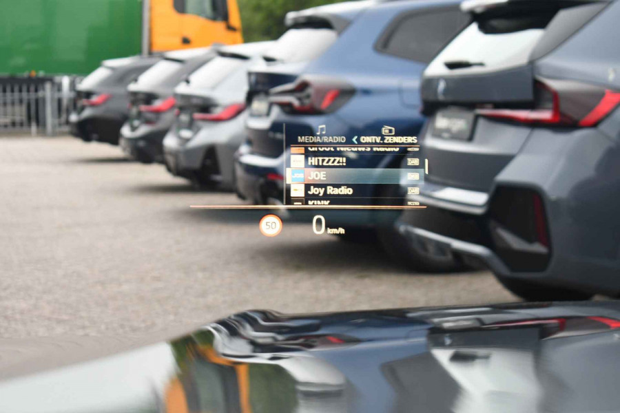 BMW 3 Serie Touring 330e xDrive M-Sport Pro Pano M-zetels ACC HUD 19inch El-klep