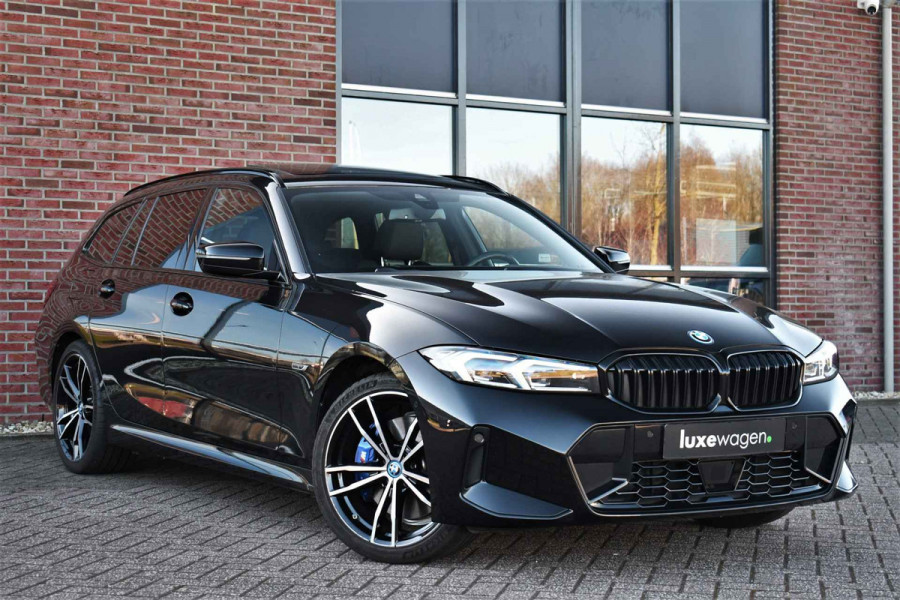 BMW 3 Serie Touring 330e xDrive M-Sport Pro Pano M-zetels ACC HUD 19inch El-klep