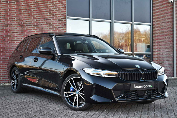 BMW 3 Serie Touring 330e xDrive M-Sport Pro Pano M-zetels ACC HUD 19inch El-klep