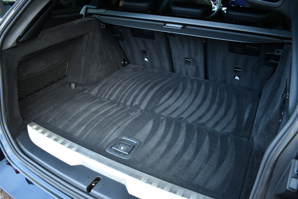 BMW 3 Serie Touring 330e xDrive M-Sport Pro Pano M-zetels ACC HUD 19inch El-klep