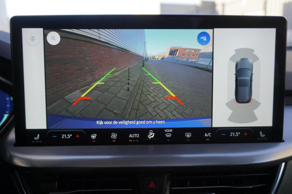 Ford FOCUS Wagon 1.0 EcoB.125PK Hybrid Titanium X/Panoramadak/ Zeldzaam Compleet!!!