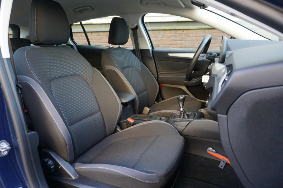 Ford FOCUS Wagon 1.0 EcoB.125PK Hybrid Business/Trekhaak/ Camera/December 2020!!