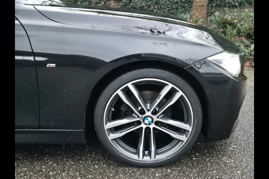 BMW 3 Serie Touring M Sport Panorama Apple CarPlay Camera Trekhaak volle Optieslijst NAP 6WB Shadow Executive Edition NAP Nbt Evo