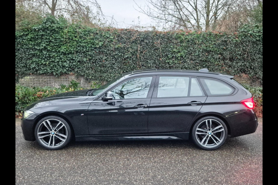 BMW 3 Serie Touring M Sport Panorama Apple CarPlay Camera Trekhaak volle Optieslijst NAP 6WB Shadow Executive Edition NAP Nbt Evo