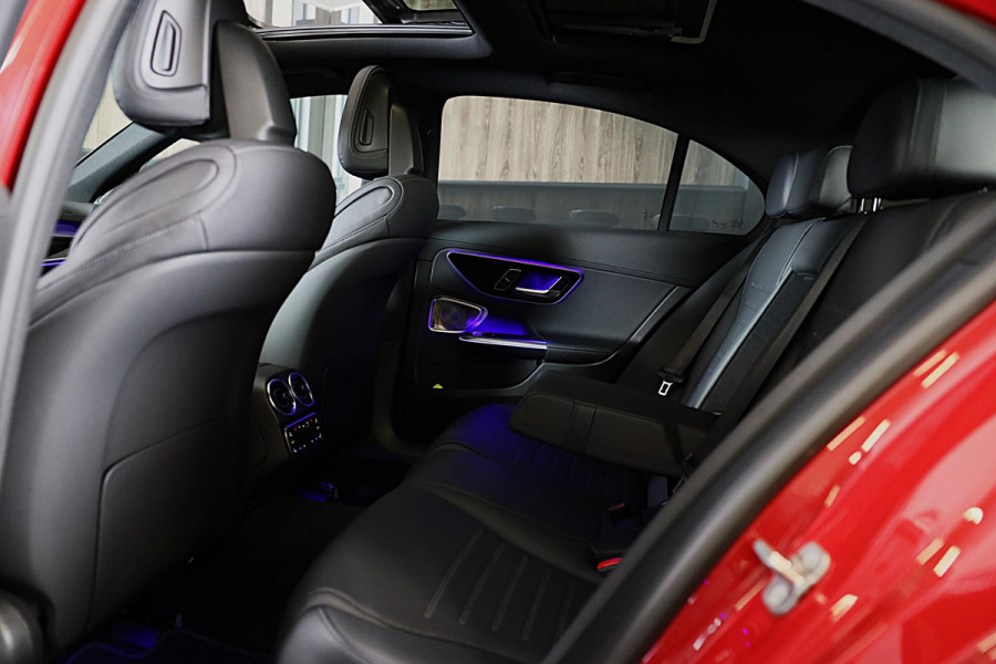 Mercedes-Benz C-Klasse 300 e AMG 63 Look / Burmester / Head Up / 360 Camera / Acc / Elek Stoelen / Full Leder / Open Pano / 20 Inc