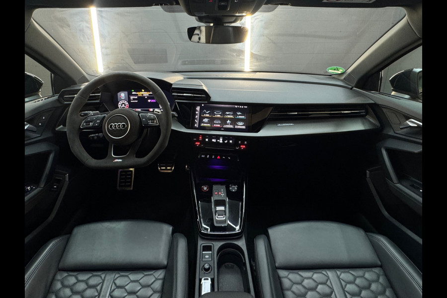 Audi RS3 Limousine 2.5 TFSI quattro Pano|B&O|HuD|Alcantara