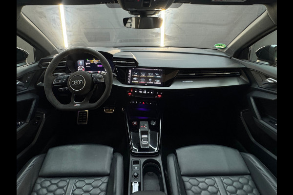 Audi RS3 Limousine 2.5 TFSI quattro Pano|B&O|HuD|Alcantara