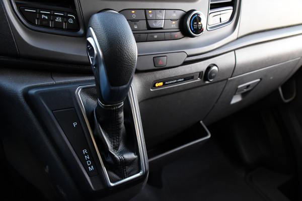 Ford Transit 350 2.0 TDCI L2H2 Raptor Edition Camera, Cruise, Carplay, Xenon, 170pk, Stoelverwarming, Automaat, Trekhaak, Uniek!