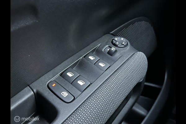 Citroën C3 Aircross 1.2 PureTech Plus 110 PK / FM NAV / 16" / Privacy glass / Carplay