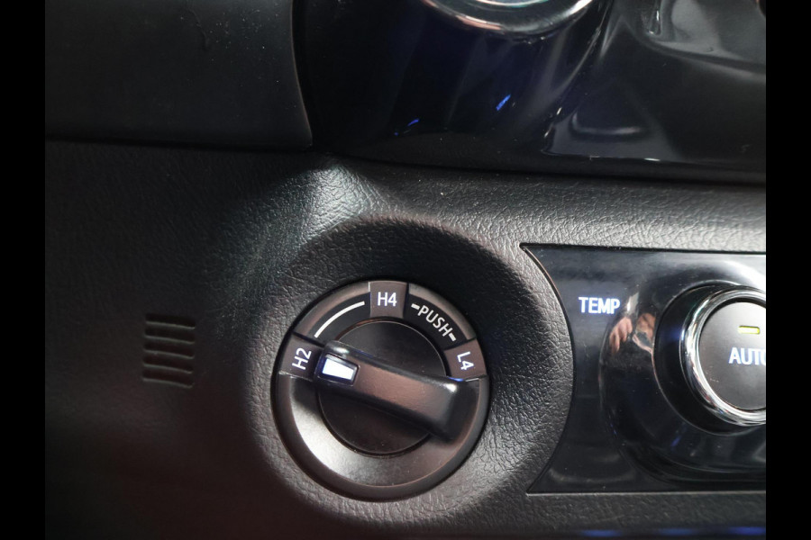 Toyota Hilux 2.4 D-4D AUT. 4X4 DOUBLE CAB EXECUTIVE ORIG. NL *41.151 KM* + ADAPTIVE CRUISE | CAMERA | STOELVERW. | NAVIGATIE