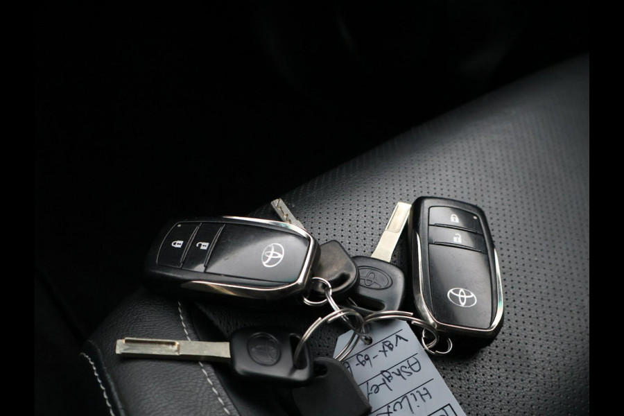 Toyota Hilux 2.4 D-4D AUT. 4X4 DOUBLE CAB EXECUTIVE ORIG. NL *41.151 KM* + ADAPTIVE CRUISE | CAMERA | STOELVERW. | NAVIGATIE