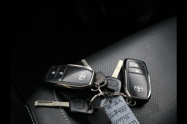 Toyota Hilux 2.4 D-4D AUT. 4X4 DOUBLE CAB EXECUTIVE ORIG. NL *41.151 KM* + ADAPTIVE CRUISE | CAMERA | STOELVERW. | NAVIGATIE