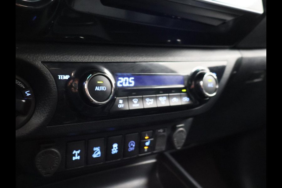 Toyota Hilux 2.4 D-4D AUT. 4X4 DOUBLE CAB EXECUTIVE ORIG. NL *41.151 KM* + ADAPTIVE CRUISE | CAMERA | STOELVERW. | NAVIGATIE