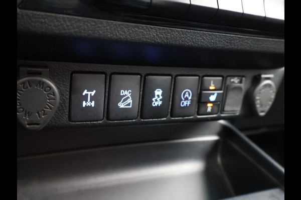 Toyota Hilux 2.4 D-4D AUT. 4X4 DOUBLE CAB EXECUTIVE ORIG. NL *41.151 KM* + ADAPTIVE CRUISE | CAMERA | STOELVERW. | NAVIGATIE