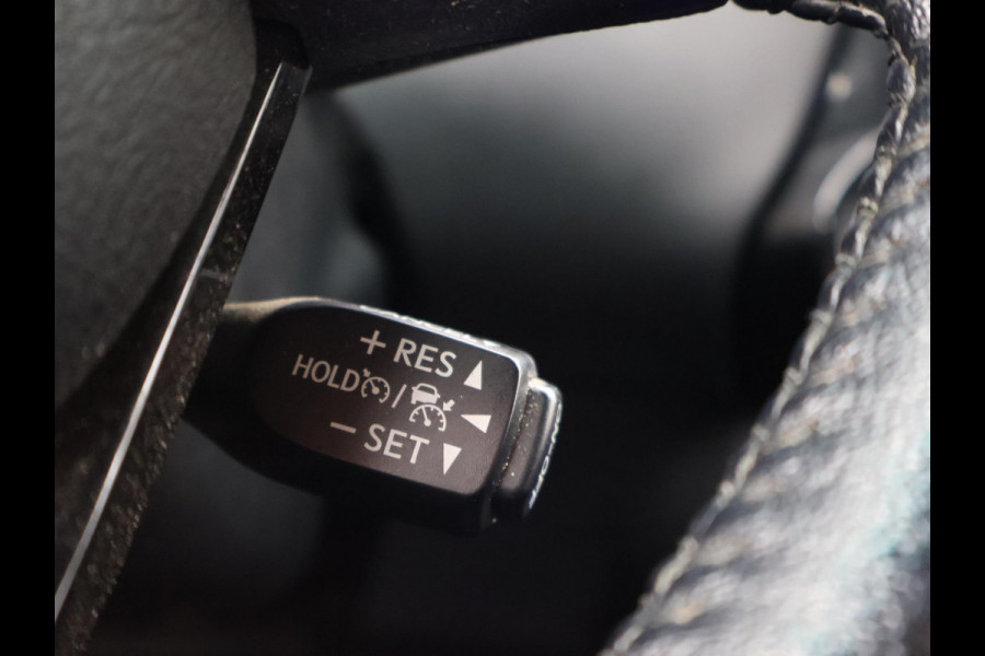 Toyota Hilux 2.4 D-4D AUT. 4X4 DOUBLE CAB EXECUTIVE ORIG. NL *41.151 KM* + ADAPTIVE CRUISE | CAMERA | STOELVERW. | NAVIGATIE