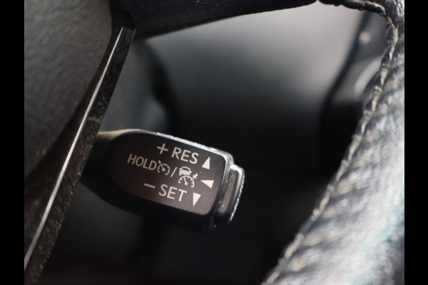 Toyota Hilux 2.4 D-4D AUT. 4X4 DOUBLE CAB EXECUTIVE ORIG. NL *41.151 KM* + ADAPTIVE CRUISE | CAMERA | STOELVERW. | NAVIGATIE