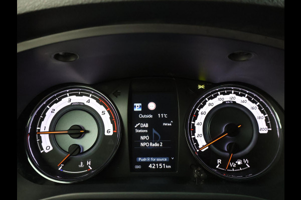 Toyota Hilux 2.4 D-4D AUT. 4X4 DOUBLE CAB EXECUTIVE ORIG. NL *41.151 KM* + ADAPTIVE CRUISE | CAMERA | STOELVERW. | NAVIGATIE