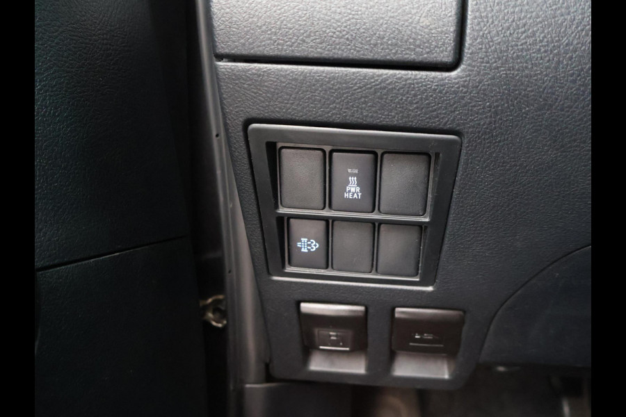 Toyota Hilux 2.4 D-4D AUT. 4X4 DOUBLE CAB EXECUTIVE ORIG. NL *41.151 KM* + ADAPTIVE CRUISE | CAMERA | STOELVERW. | NAVIGATIE