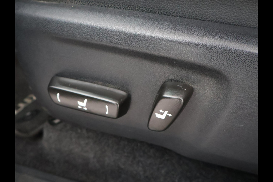 Toyota Hilux 2.4 D-4D AUT. 4X4 DOUBLE CAB EXECUTIVE ORIG. NL *41.151 KM* + ADAPTIVE CRUISE | CAMERA | STOELVERW. | NAVIGATIE