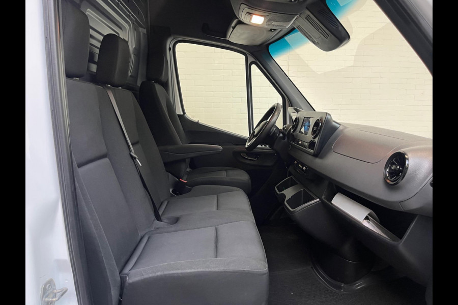 Mercedes-Benz Sprinter Automaat 211 2.2 CDI L2H2 3Persoons, Imperiaal + Trap, Kast, M-BUX, Trekhaak, RIJKLAARPRIJS! NETTE BUS!