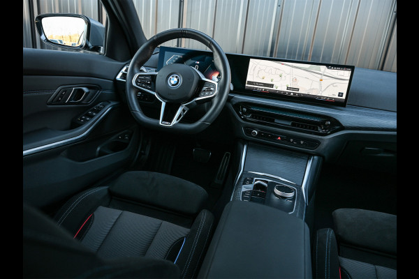 BMW 3 Serie Touring 330e xDrive · M sport · Accu 19,5kWh · Trekhaak · Panoramadak · Active Cruise · Panoramadak · Camera · Ambiance interieu