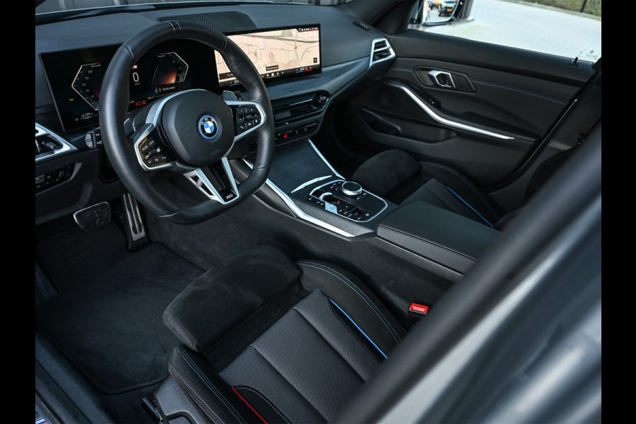 BMW 3 Serie Touring 330e xDrive · M sport · Accu 19,5kWh · Trekhaak · Panoramadak · Active Cruise · Panoramadak · Camera · Ambiance interieu