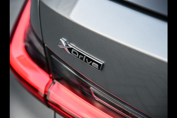 BMW 3 Serie Touring 330e xDrive · M sport · Accu 19,5kWh · Trekhaak · Panoramadak · Active Cruise · Panoramadak · Camera · Ambiance interieu