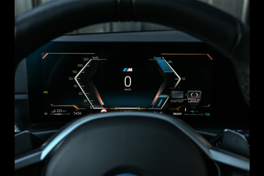 BMW 3 Serie Touring 330e xDrive · M sport · Accu 19,5kWh · Trekhaak · Panoramadak · Active Cruise · Panoramadak · Camera · Ambiance interieu