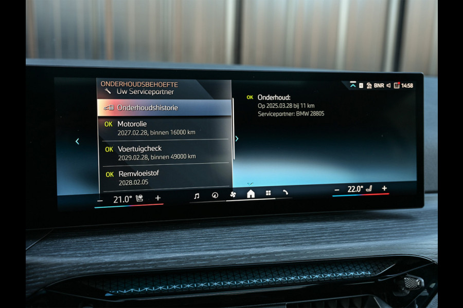 BMW 3 Serie Touring 330e xDrive · M sport · Accu 19,5kWh · Trekhaak · Panoramadak · Active Cruise · Panoramadak · Camera · Ambiance interieu