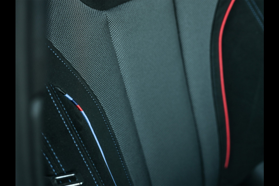 BMW 3 Serie Touring 330e xDrive · M sport · Accu 19,5kWh · Trekhaak · Panoramadak · Active Cruise · Panoramadak · Camera · Ambiance interieu