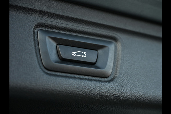 BMW 3 Serie Touring 330e xDrive · M sport · Accu 19,5kWh · Trekhaak · Panoramadak · Active Cruise · Panoramadak · Camera · Ambiance interieu