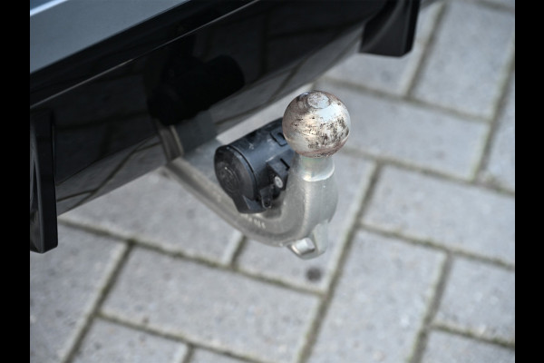 BMW 3 Serie Touring 330e xDrive · M sport · Accu 19,5kWh · Trekhaak · Panoramadak · Active Cruise · Panoramadak · Camera · Ambiance interieu