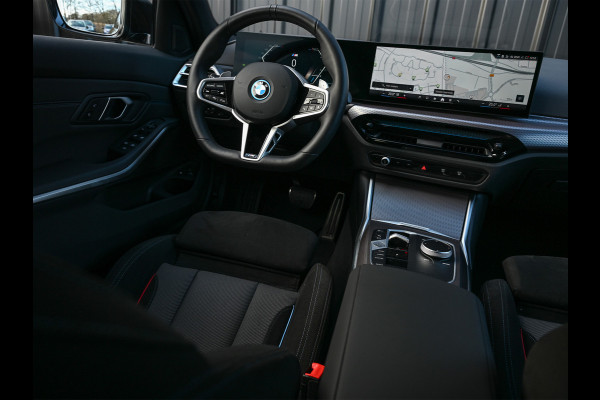 BMW 3 Serie Touring 330e xDrive · M sport · Accu 19,5kWh · Trekhaak · Active Cruise · Camera · Ambiance interieur · Full Styling