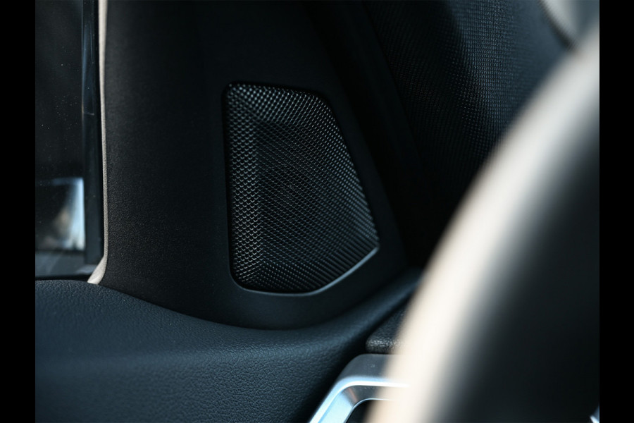 BMW 3 Serie Touring 330e xDrive · M sport · Accu 19,5kWh · Trekhaak · Active Cruise · Camera · Ambiance interieur · Full Styling