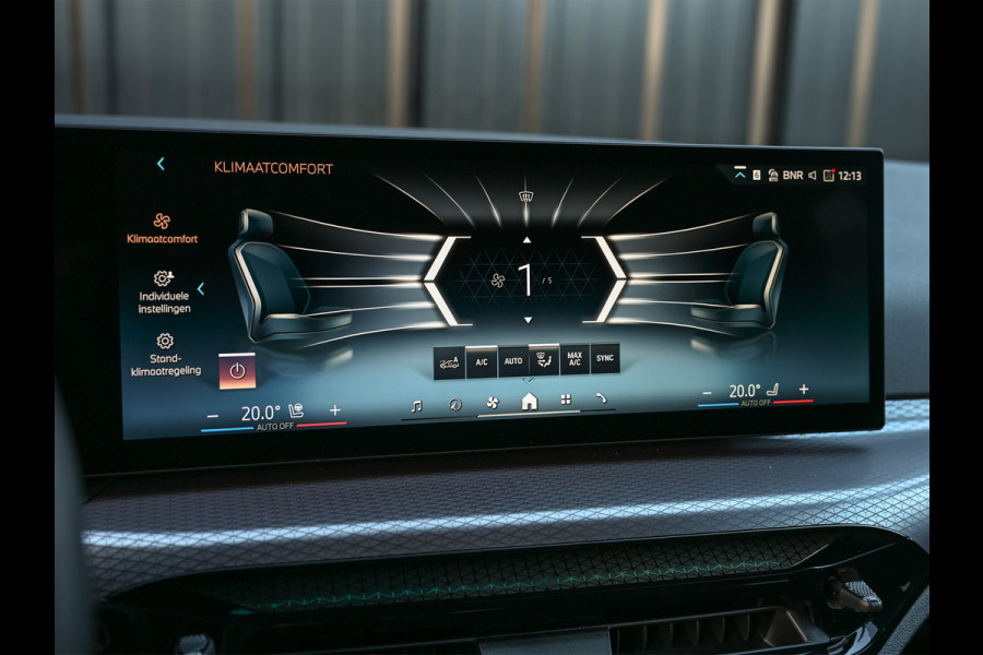 BMW 3 Serie Touring 330e xDrive · M sport · Accu 19,5kWh · Trekhaak · Active Cruise · Camera · Ambiance interieur · Full Styling