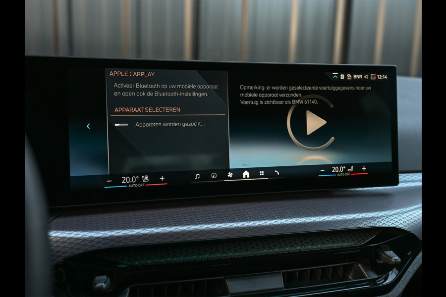 BMW 3 Serie Touring 330e xDrive · M sport · Accu 19,5kWh · Trekhaak · Active Cruise · Camera · Ambiance interieur · Full Styling