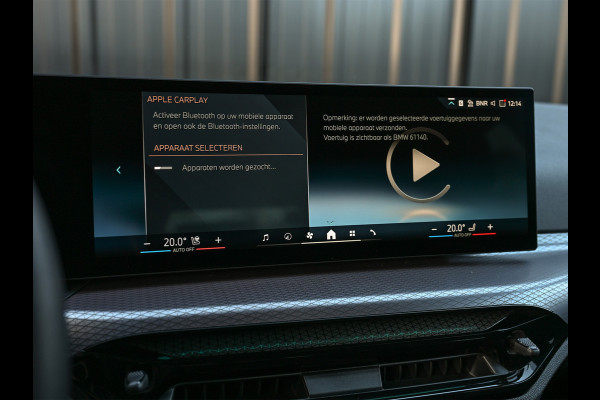 BMW 3 Serie Touring 330e xDrive · M sport · Accu 19,5kWh · Trekhaak · Active Cruise · Camera · Ambiance interieur · Full Styling