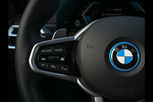 BMW 3 Serie Touring 330e xDrive · M sport · Accu 19,5kWh · Trekhaak · Active Cruise · Camera · Ambiance interieur · Full Styling