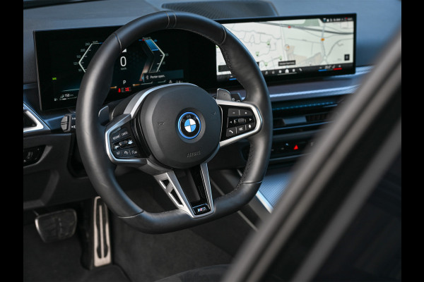 BMW 3 Serie Touring 330e xDrive · M sport · Accu 19,5kWh · Trekhaak · Active Cruise · Camera · Ambiance interieur · Full Styling