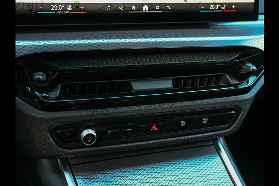 BMW 3 Serie Touring 330e xDrive · M sport · Accu 19,5kWh · Trekhaak · Active Cruise · Camera · Ambiance interieur · Full Styling