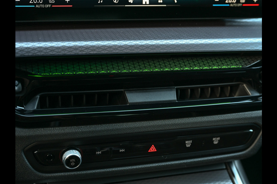 BMW 3 Serie Touring 330e xDrive · M sport · Accu 19,5kWh · Trekhaak · Active Cruise · Camera · Ambiance interieur · Full Styling