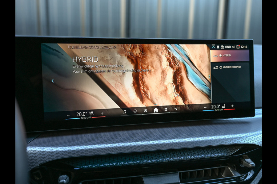 BMW 3 Serie Touring 330e xDrive · M sport · Accu 19,5kWh · Trekhaak · Active Cruise · Camera · Ambiance interieur · Full Styling