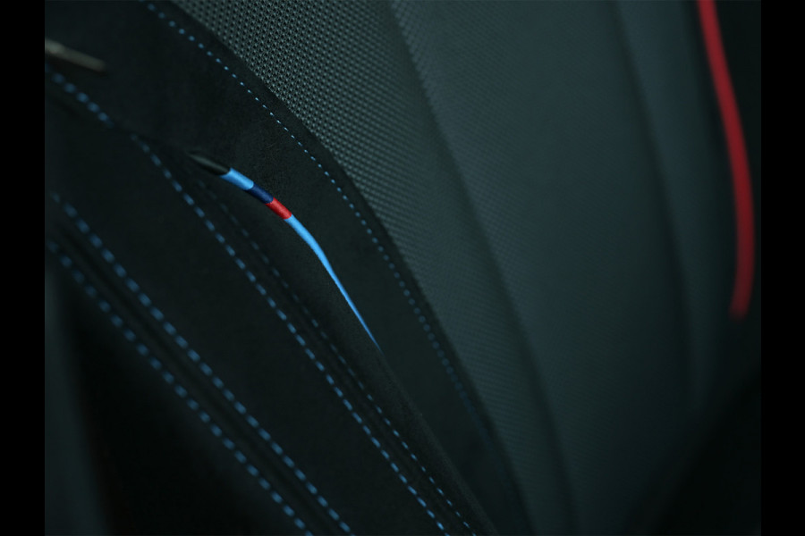 BMW 3 Serie Touring 330e xDrive · M sport · Accu 19,5kWh · Trekhaak · Active Cruise · Camera · Ambiance interieur · Full Styling