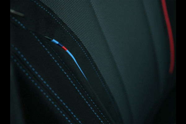 BMW 3 Serie Touring 330e xDrive · M sport · Accu 19,5kWh · Trekhaak · Active Cruise · Camera · Ambiance interieur · Full Styling