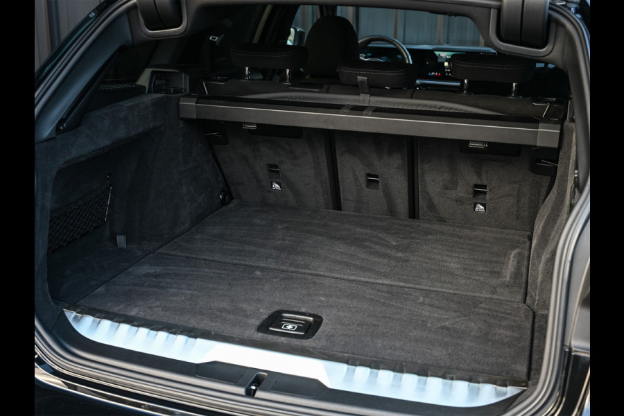 BMW 3 Serie Touring 330e xDrive · M sport · Accu 19,5kWh · Trekhaak · Active Cruise · Camera · Ambiance interieur · Full Styling