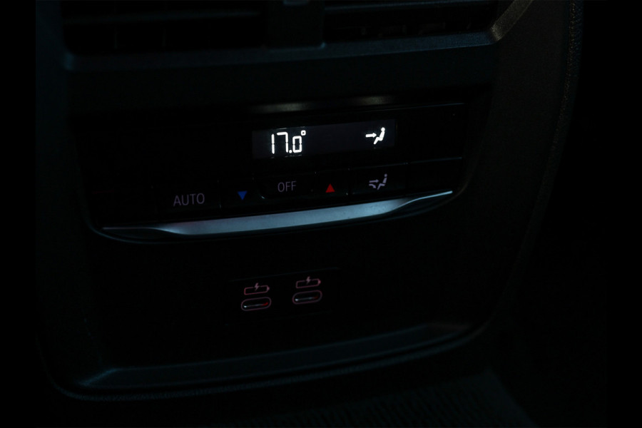 BMW 3 Serie Touring 330e xDrive · M sport · Accu 19,5kWh · Trekhaak · Active Cruise · Camera · Ambiance interieur · Full Styling