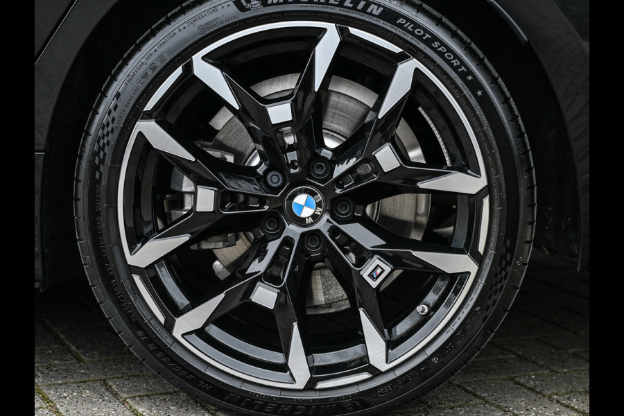 BMW 3 Serie Touring 330e xDrive · M sport · Accu 19,5kWh · Trekhaak · Panoramadak · Active Cruise · Camera · Ambiance interieur ·